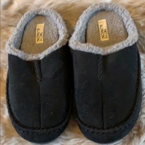 14th and Union Men’s or boys slippers